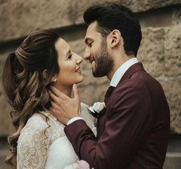 Hakan Çalhanoğlu, evliliğindeki kara bulutları dağıttı