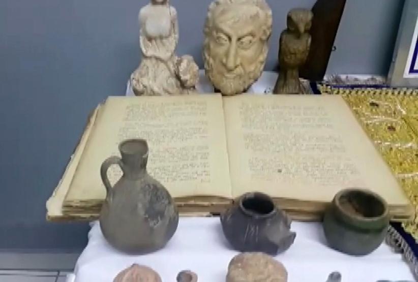Altın ve yakut işlemeli halıyı satarken suçüstü