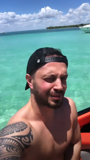 Murat Boz, Dominik’e gitti