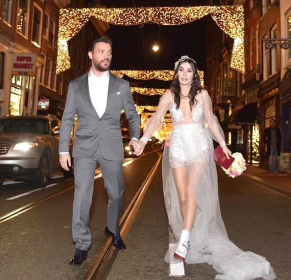 Eski sevgilisinden Sinan Akçıla mesaj var