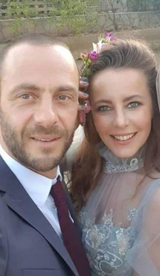 Ünlü oyuncu nişanlandı