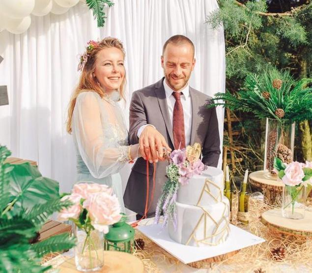Ünlü oyuncu nişanlandı