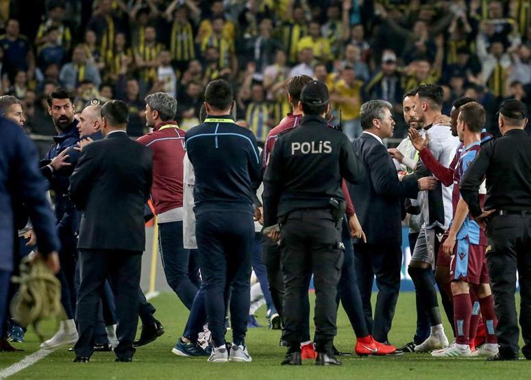 Fenerbahçede iki futbolcu PFDKye sevk edildi