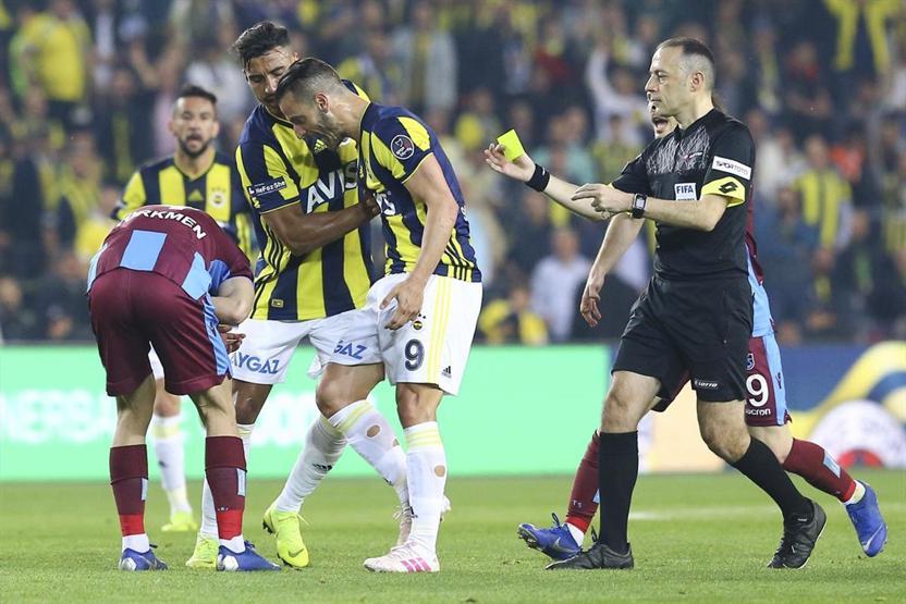 Fenerbahçede iki futbolcu PFDKye sevk edildi