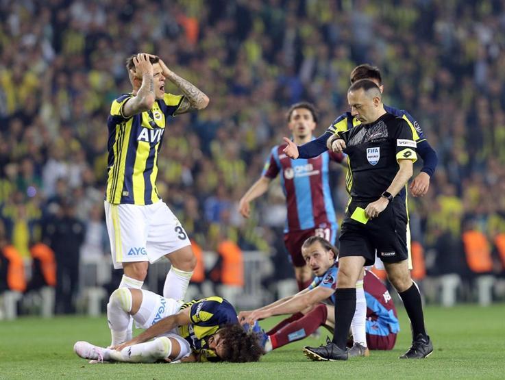 Fenerbahçede iki futbolcu PFDKye sevk edildi
