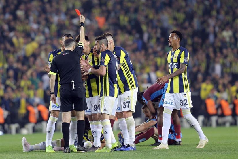 Fenerbahçede iki futbolcu PFDKye sevk edildi
