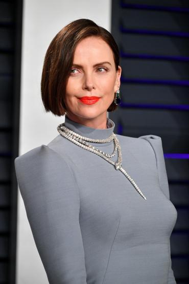 Charlize Theron merak uyandırmaya devam ediyor