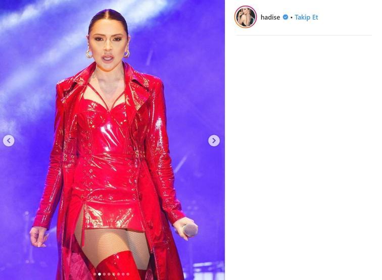 Hadise kırmızı mini elbisesi ile yürek hoplattı