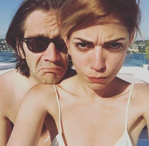 Anlaşmak için dil kursuna gittiler