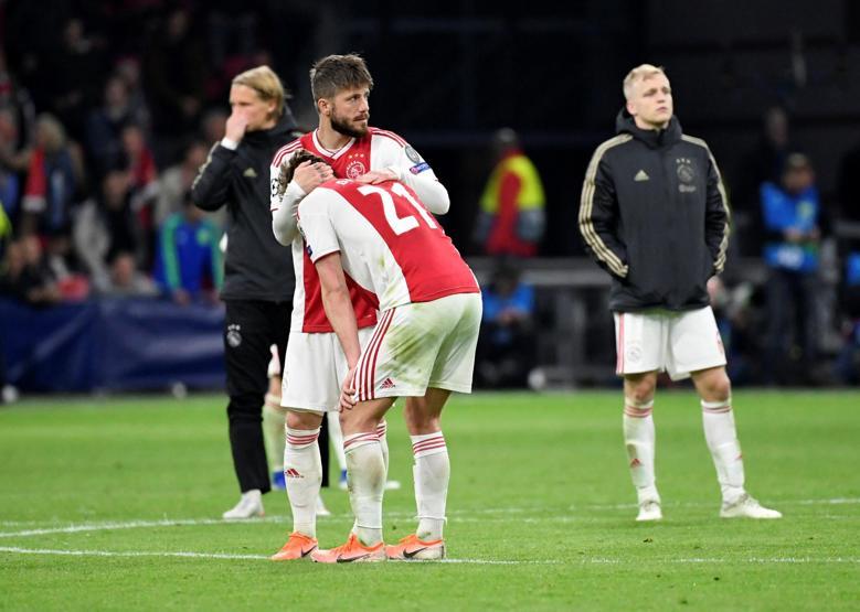 Ajaxta futbolcular gözyaşlarına boğuldu