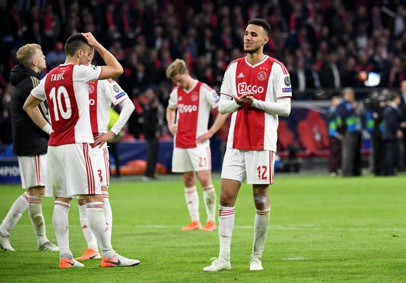 Ajaxta futbolcular gözyaşlarına boğuldu