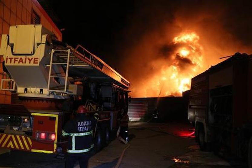 Adanada fabrikada yangın 11 araç kullanılamaz hale geldi