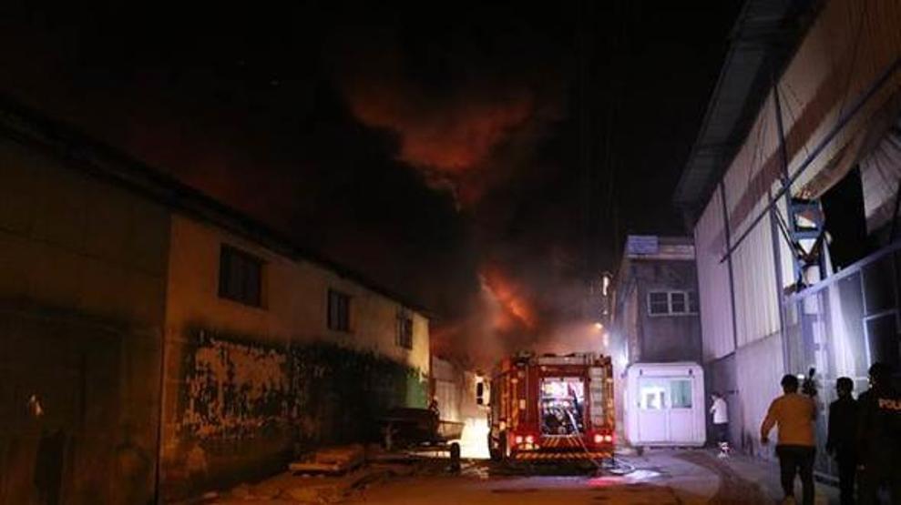 Adanada fabrikada yangın 11 araç kullanılamaz hale geldi