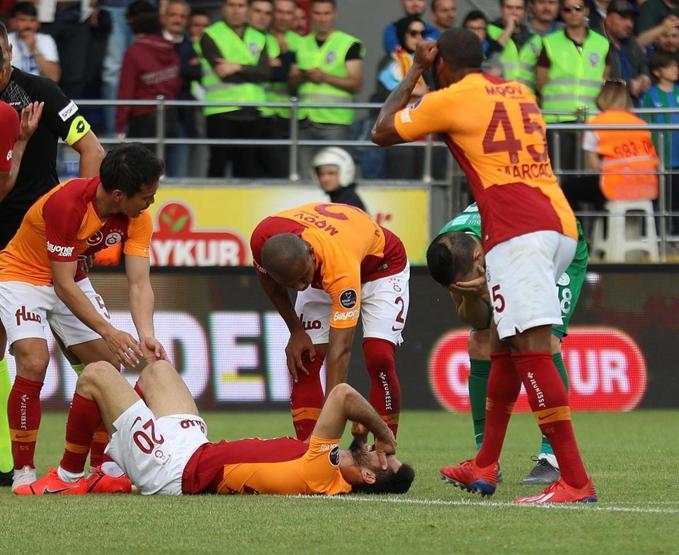Emre Akbaba ameliyat edildi