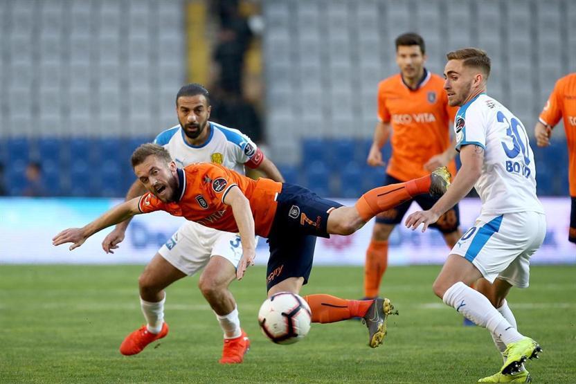 Başakşehir iddiasını sürdürdü