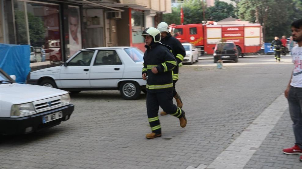 Adanada yangın Biri çocuk 4 kişi hastaneye kaldırıldı
