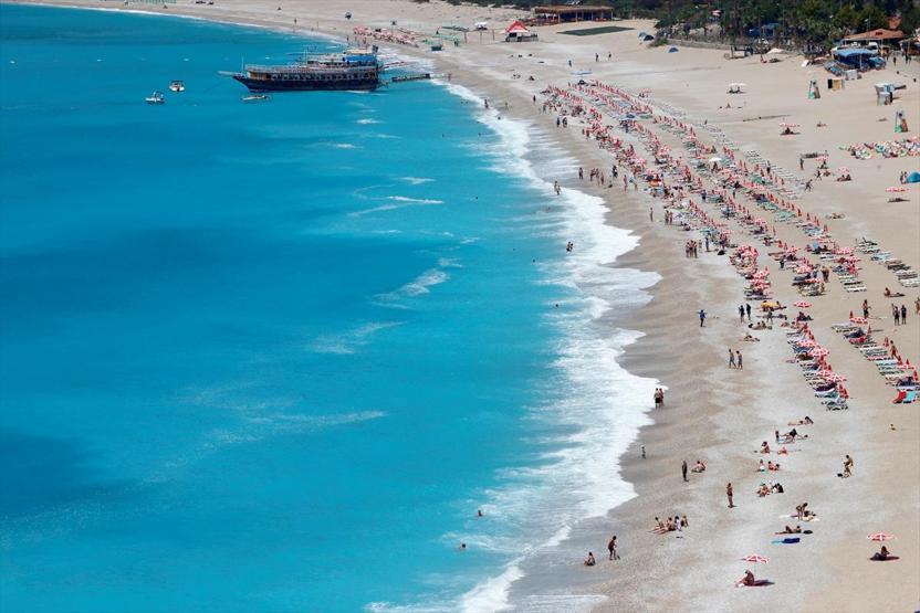 Mayıs ayında deniz keyfi... Plajlarda adım atacak yer kalmadı