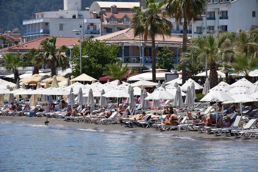 Mayıs ayında deniz keyfi... Plajlarda adım atacak yer kalmadı