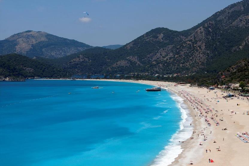 Mayıs ayında deniz keyfi... Plajlarda adım atacak yer kalmadı