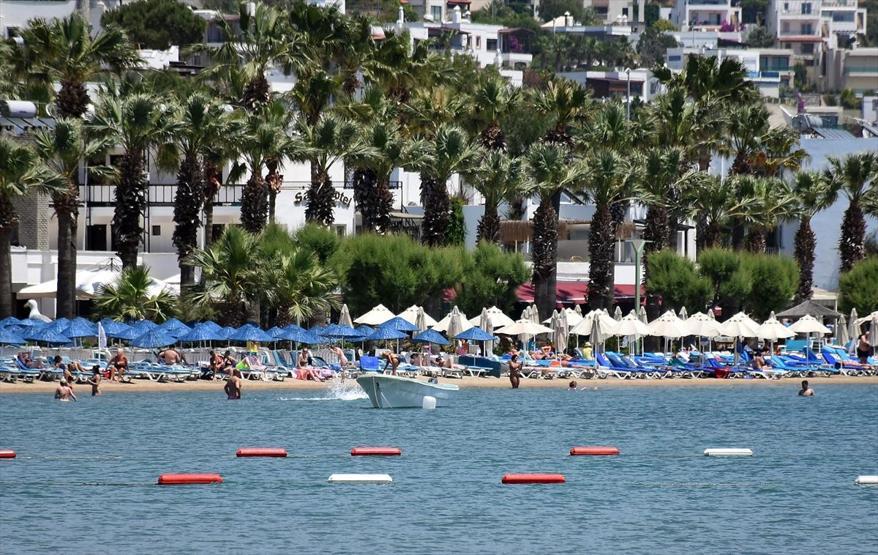 Mayıs ayında deniz keyfi... Plajlarda adım atacak yer kalmadı