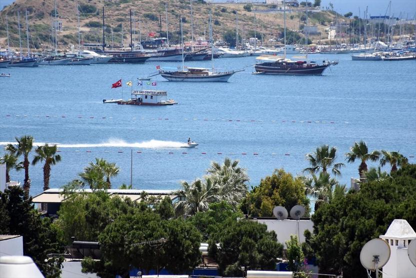 Mayıs ayında deniz keyfi... Plajlarda adım atacak yer kalmadı