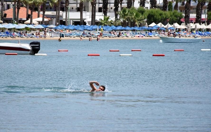 Mayıs ayında deniz keyfi... Plajlarda adım atacak yer kalmadı