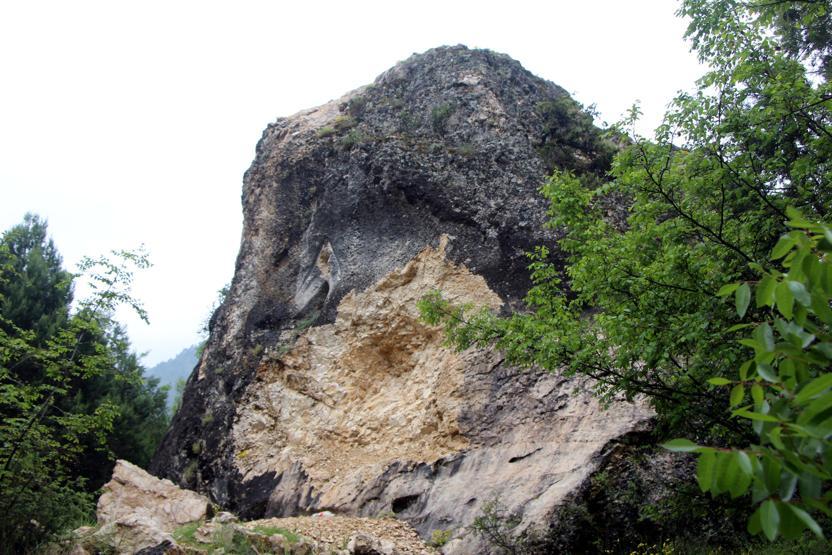 2 bin yıllık tarih dinamitle patlatılıp, kitabeyi çaldılar