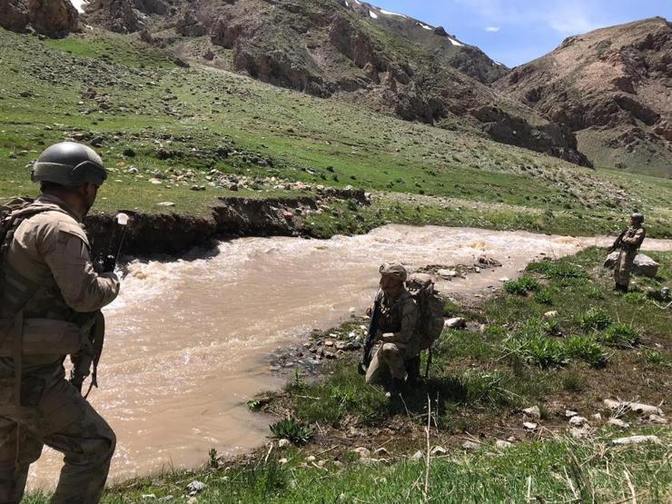 Başkalede terör örgütü PKKya ait cephanelik ele geçirildi