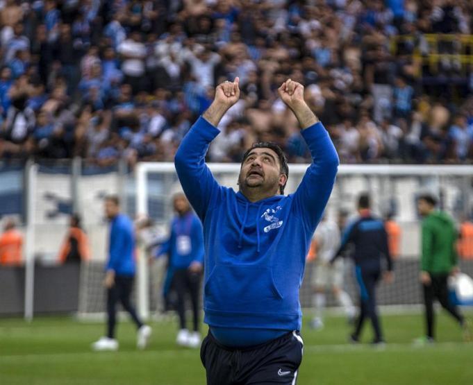 Ümit Özat gözyaşlarını tutamadı