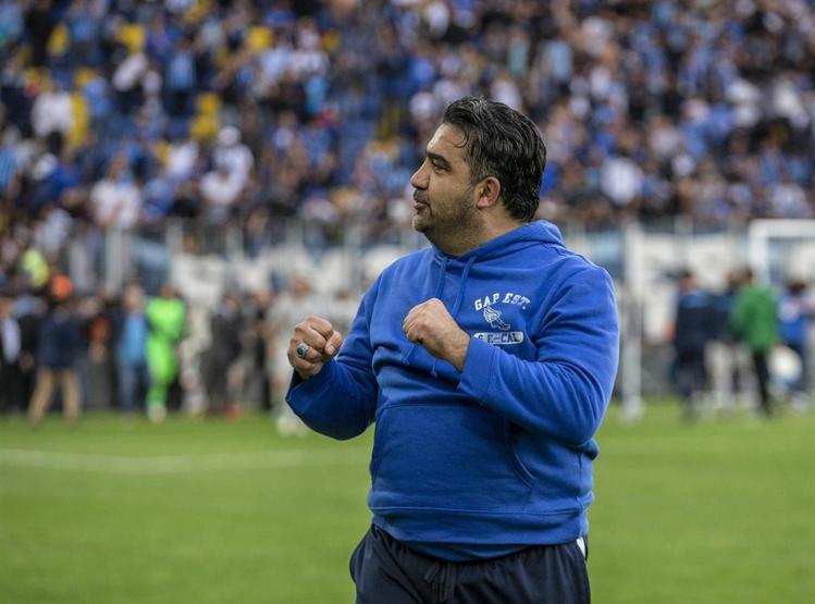 Ümit Özat gözyaşlarını tutamadı