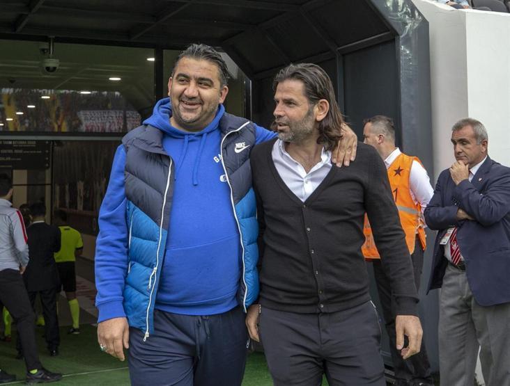 Ümit Özat gözyaşlarını tutamadı