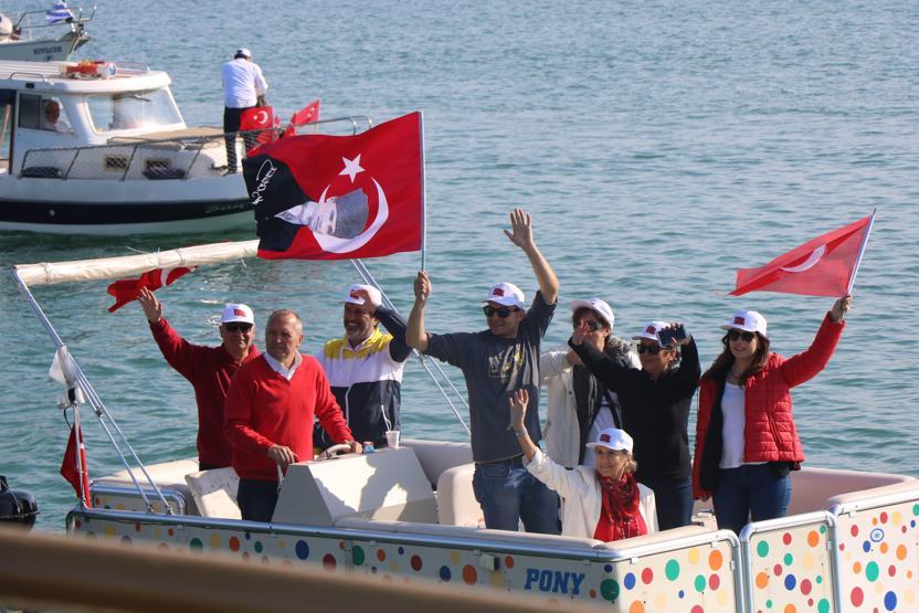 On binlerce kişi Anıtkabire akın etti