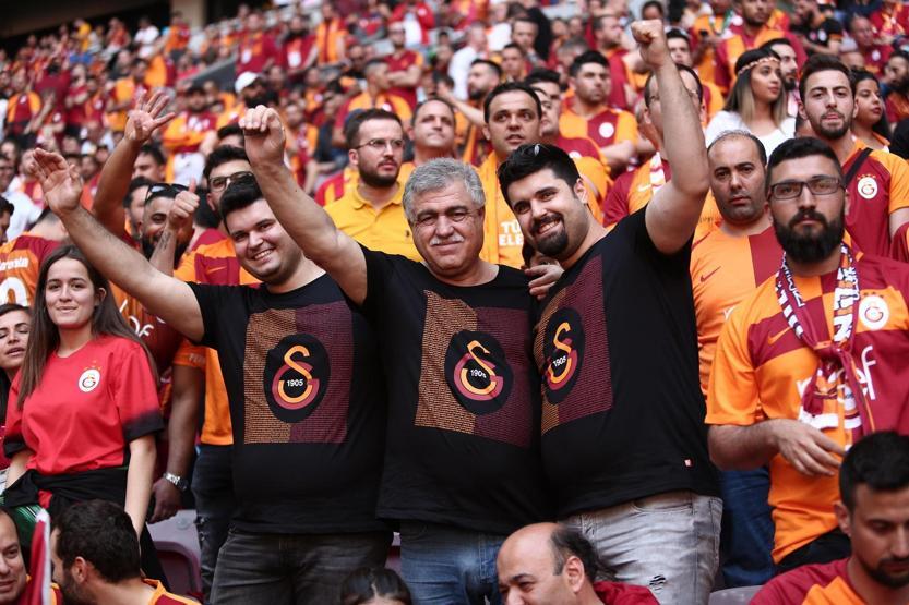 Galatasaray-Başakşehir maçında gergin anlar