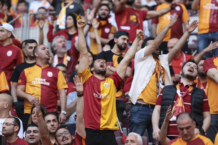 Galatasaray-Başakşehir maçında gergin anlar