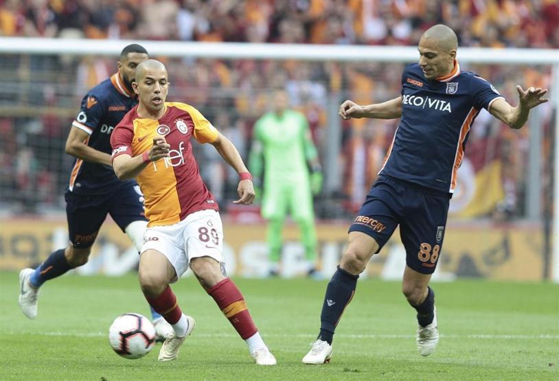 Galatasaray-Başakşehir maçında gergin anlar