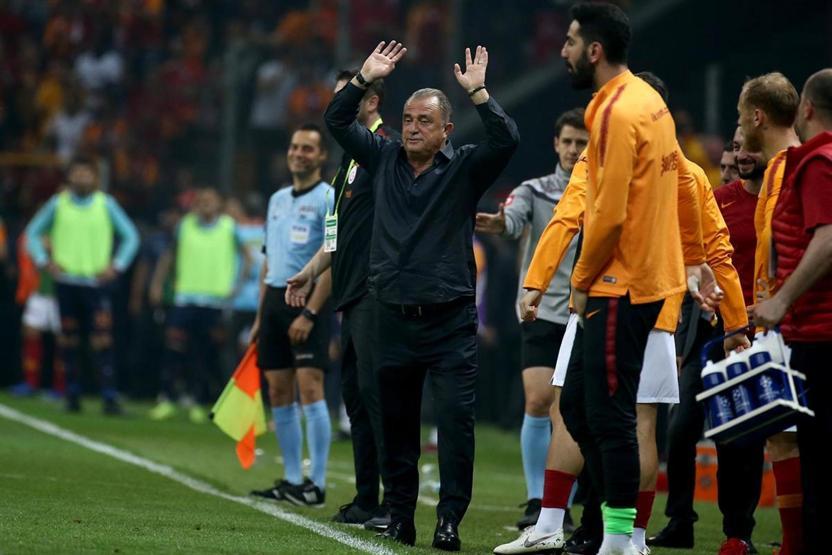 Galatasaray-Başakşehir maçında gergin anlar