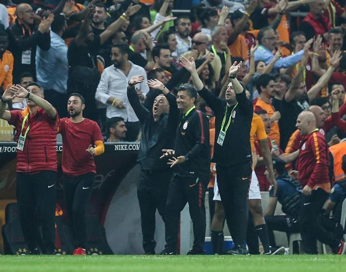 Galatasaray-Başakşehir maçında gergin anlar
