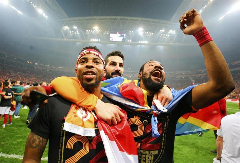 Futbolcular şampiyonluğu böyle kutladı