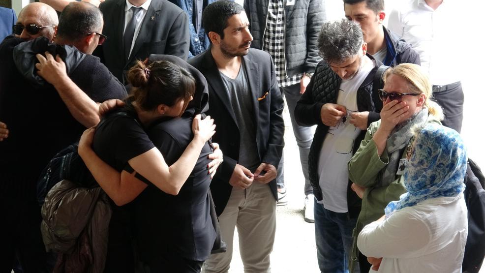 Bıçaklanarak öldürülen arkeolog gözyaşlarıyla son yolculuğuna uğurlandı