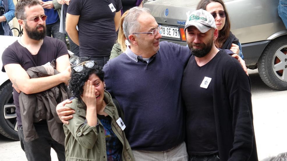 Bıçaklanarak öldürülen arkeolog gözyaşlarıyla son yolculuğuna uğurlandı