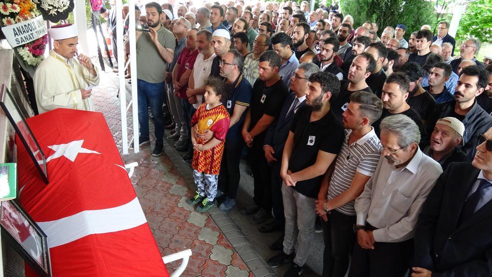 Bıçaklanarak öldürülen arkeolog gözyaşlarıyla son yolculuğuna uğurlandı