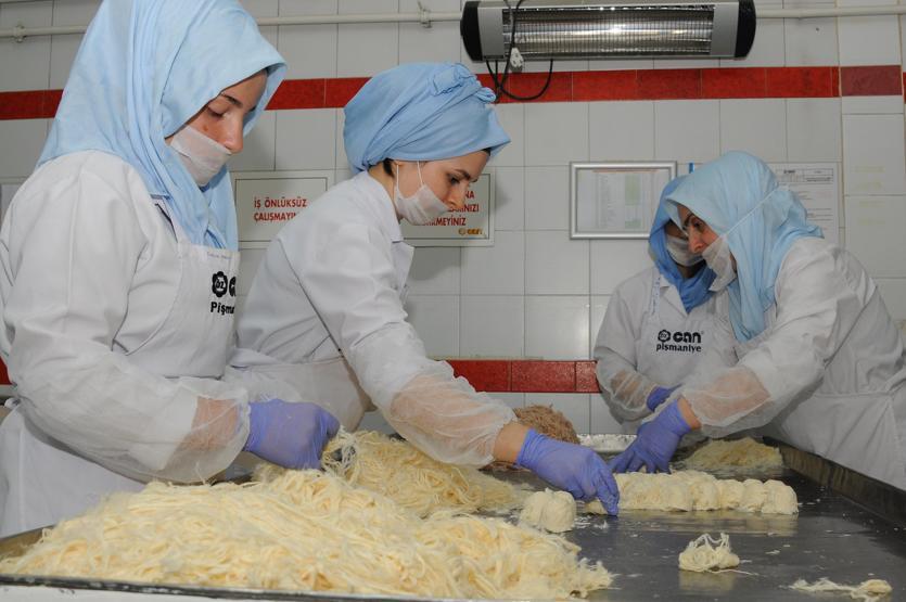 Bayram öncesi pişmaniye üretimi arttı