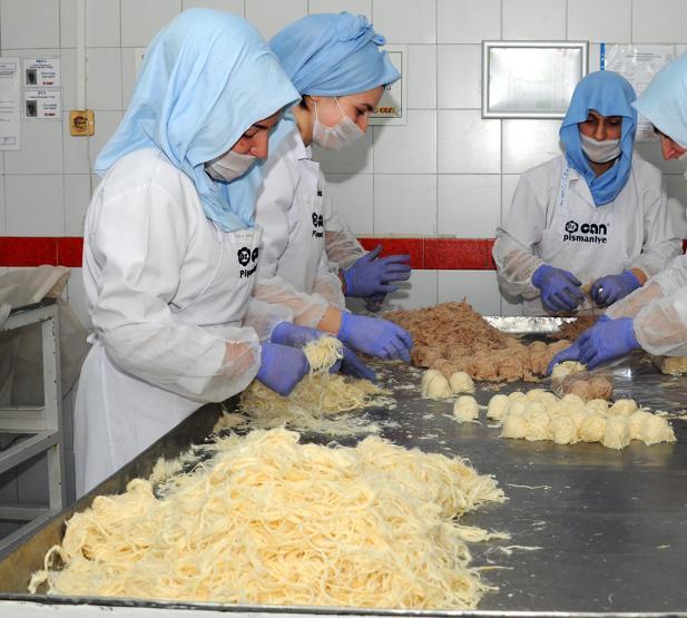 Bayram öncesi pişmaniye üretimi arttı