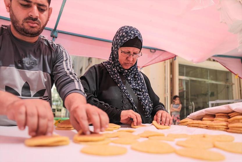 Gazzenin meşhur ramazan tatlısı kadayıfın ilk kadın ustası