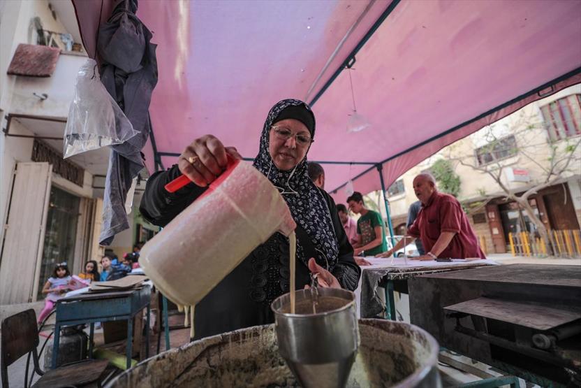 Gazzenin meşhur ramazan tatlısı kadayıfın ilk kadın ustası