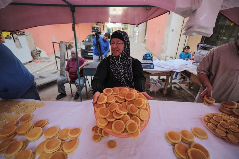 Gazzenin meşhur ramazan tatlısı kadayıfın ilk kadın ustası