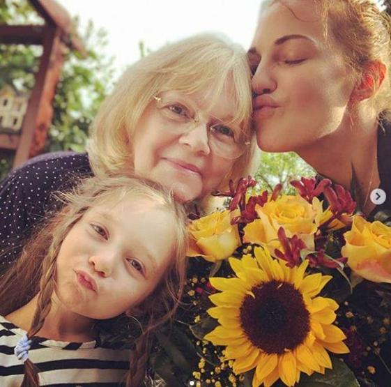 Üç kuşak bir arada... Meryem Uzerli annesi ve kızı…