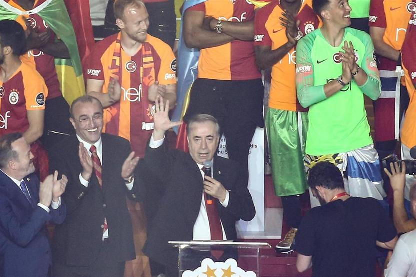Galatasaray şampiyonluk kupasını aldı
