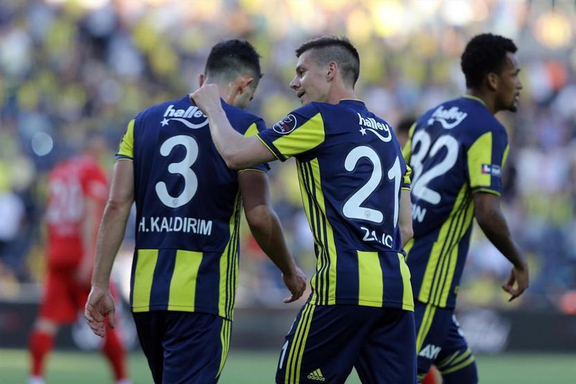 İki futbolcu Fenerbahçeye veda etti