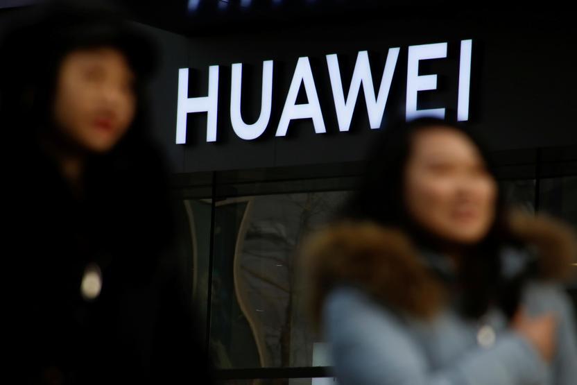 Çinli tüketiciler Appleı bırakıp Huawei alıyor: Cebimden iPhone çıkarmak utanç verici